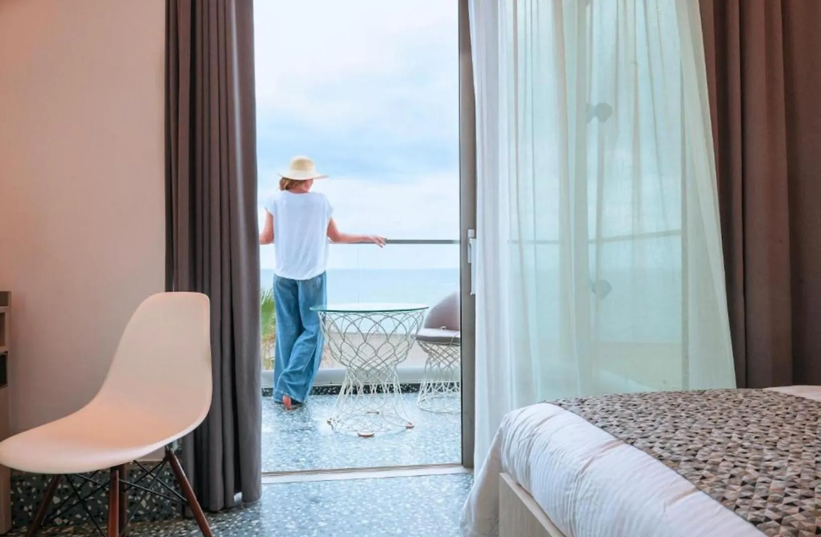 Pearl Seabreeze Suites Rethymno