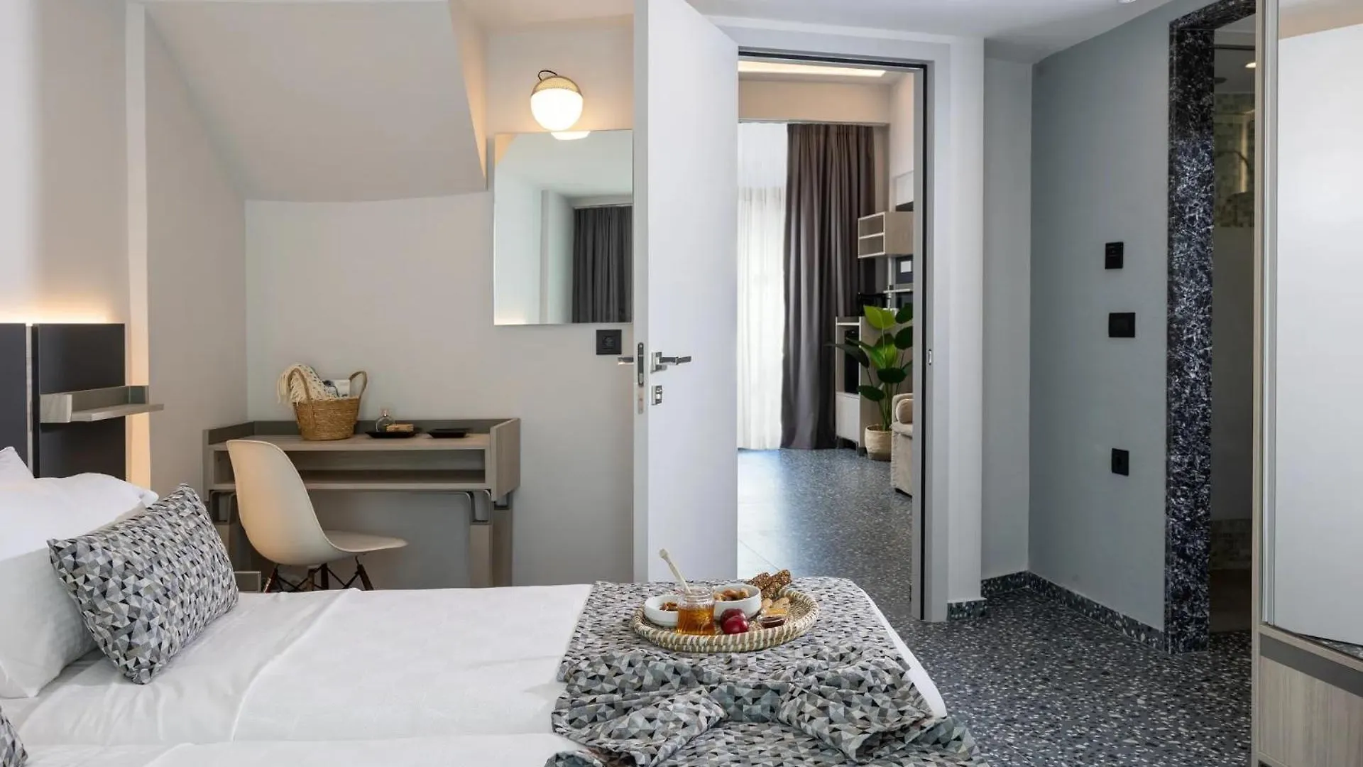 Pearl Seabreeze Suites Rethymno  Rethymno (Crete)