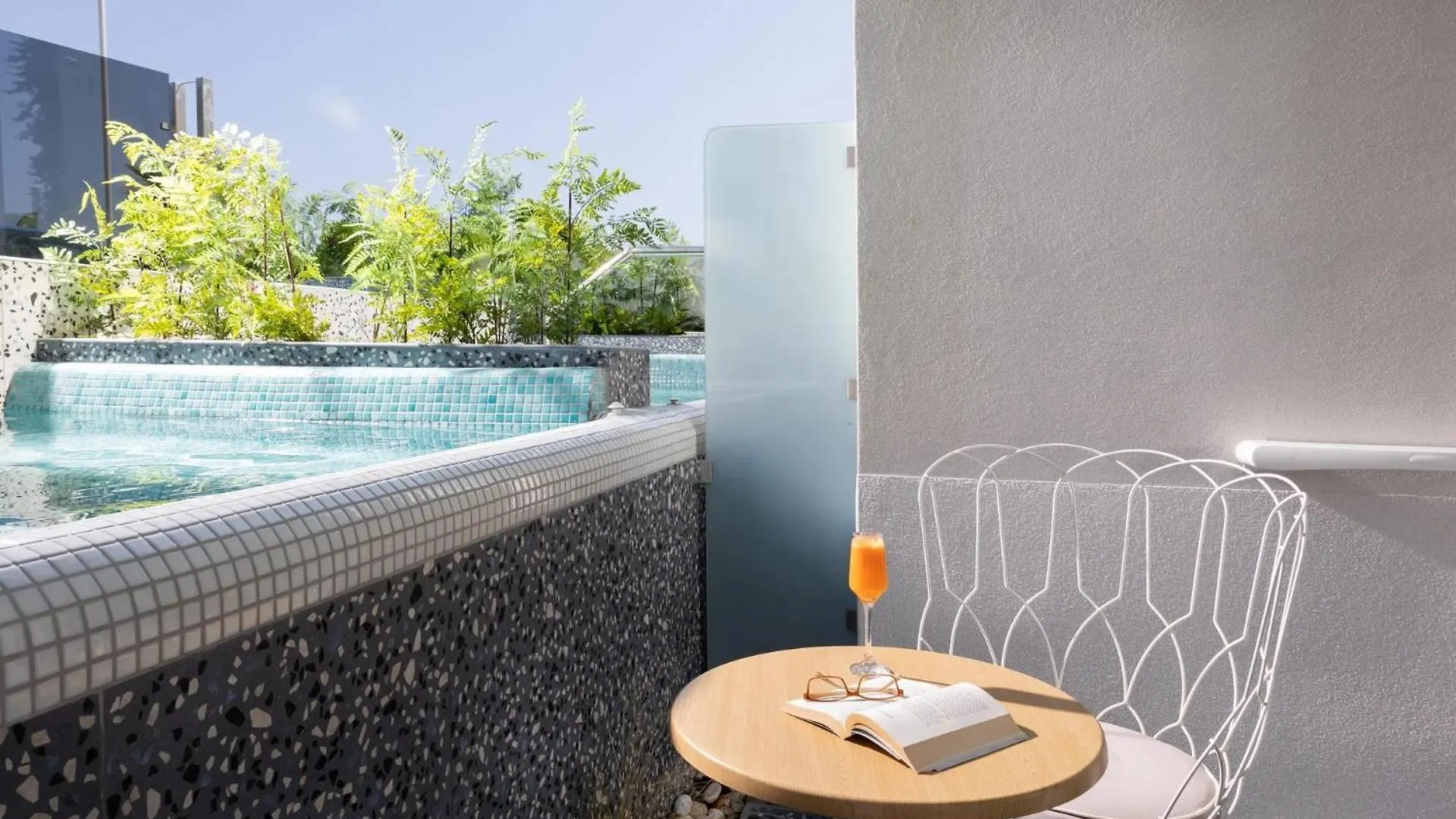 Pearl Seabreeze Suites Rethymno  Rethymno (Crete)