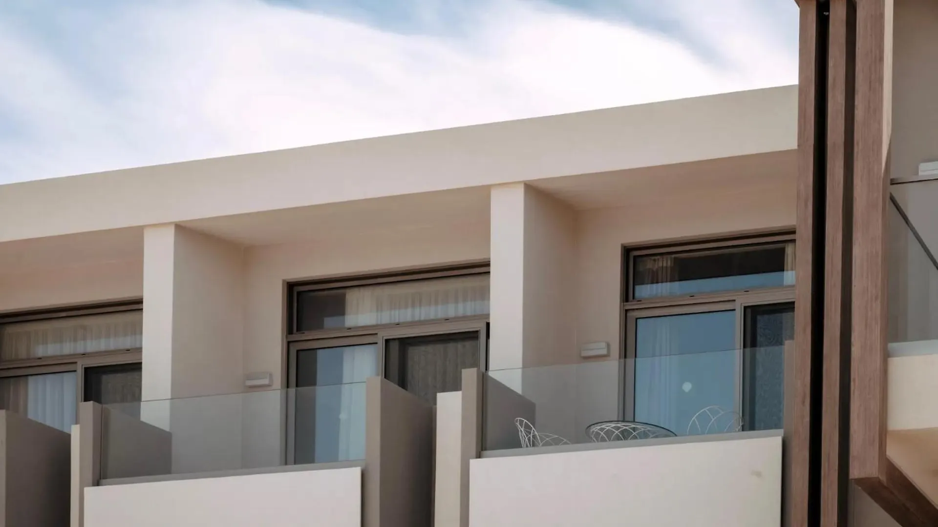 Pearl Seabreeze Suites Rethymno