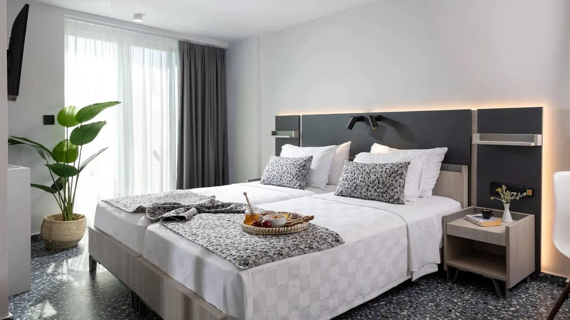 Pearl Seabreeze Suites Rethymno  Aparthotel Rethymno (Crete)