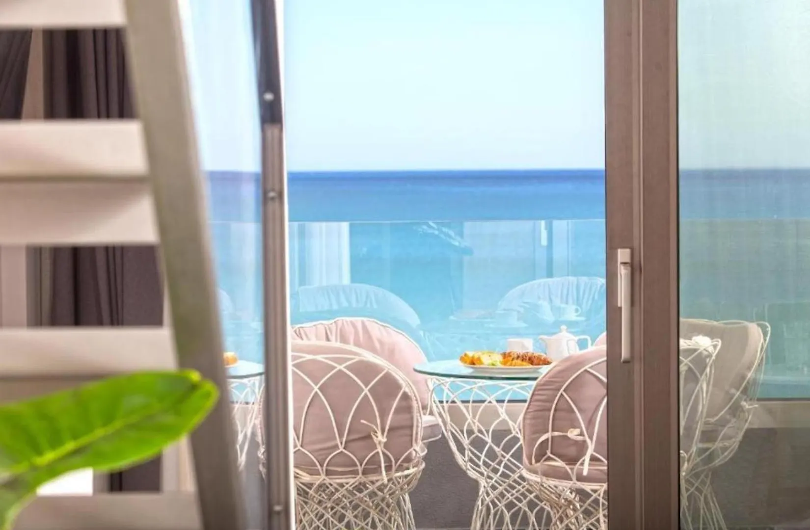 Pearl Seabreeze Suites Rethymno  3*, Rethymno (Crete) Greece