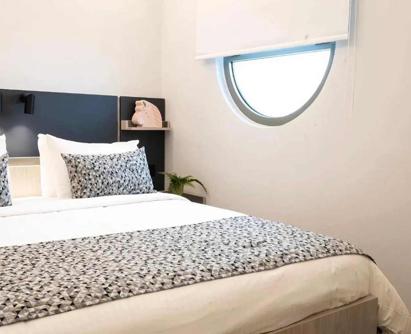 Pearl Seabreeze Suites Rethymno  Rethymno (Crete)