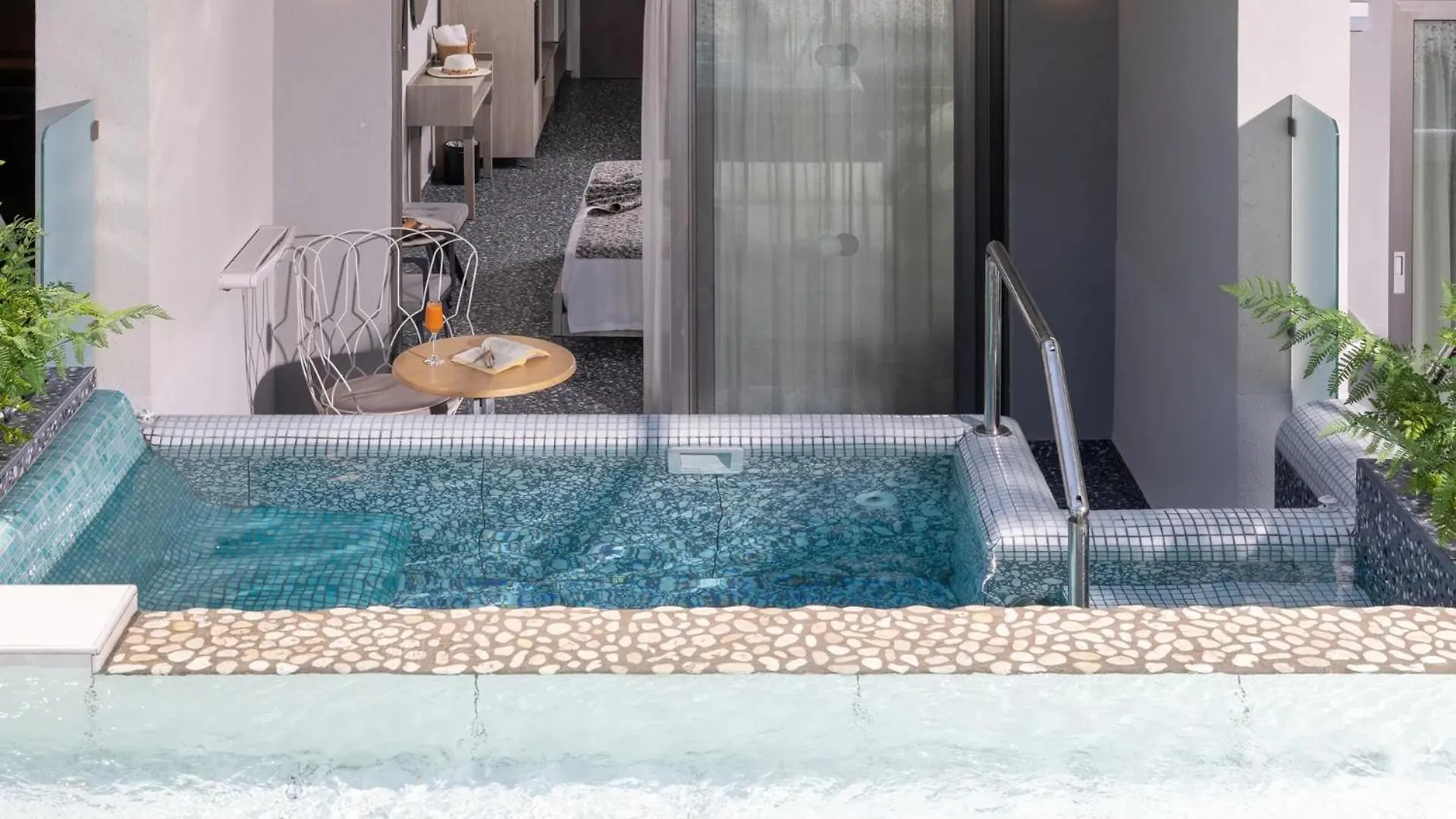 Pearl Seabreeze Suites Rethymno  3*, Rethymno (Crete) Greece